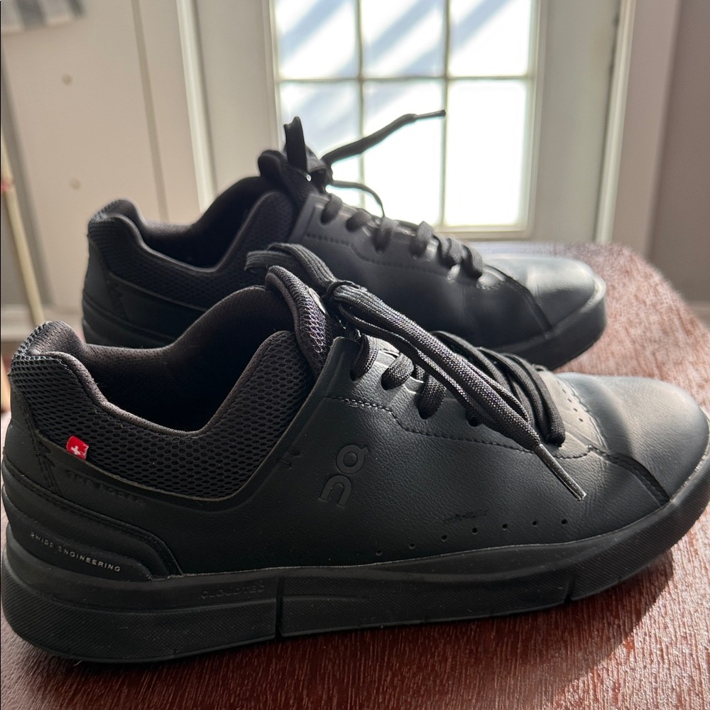 On Running Roger Unisex Sneakers